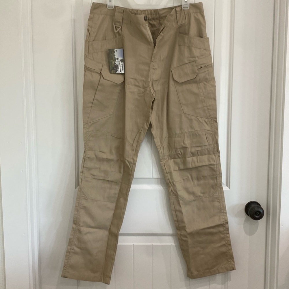 Lightweight hiking pants - NWT - Size L (32-34) waist